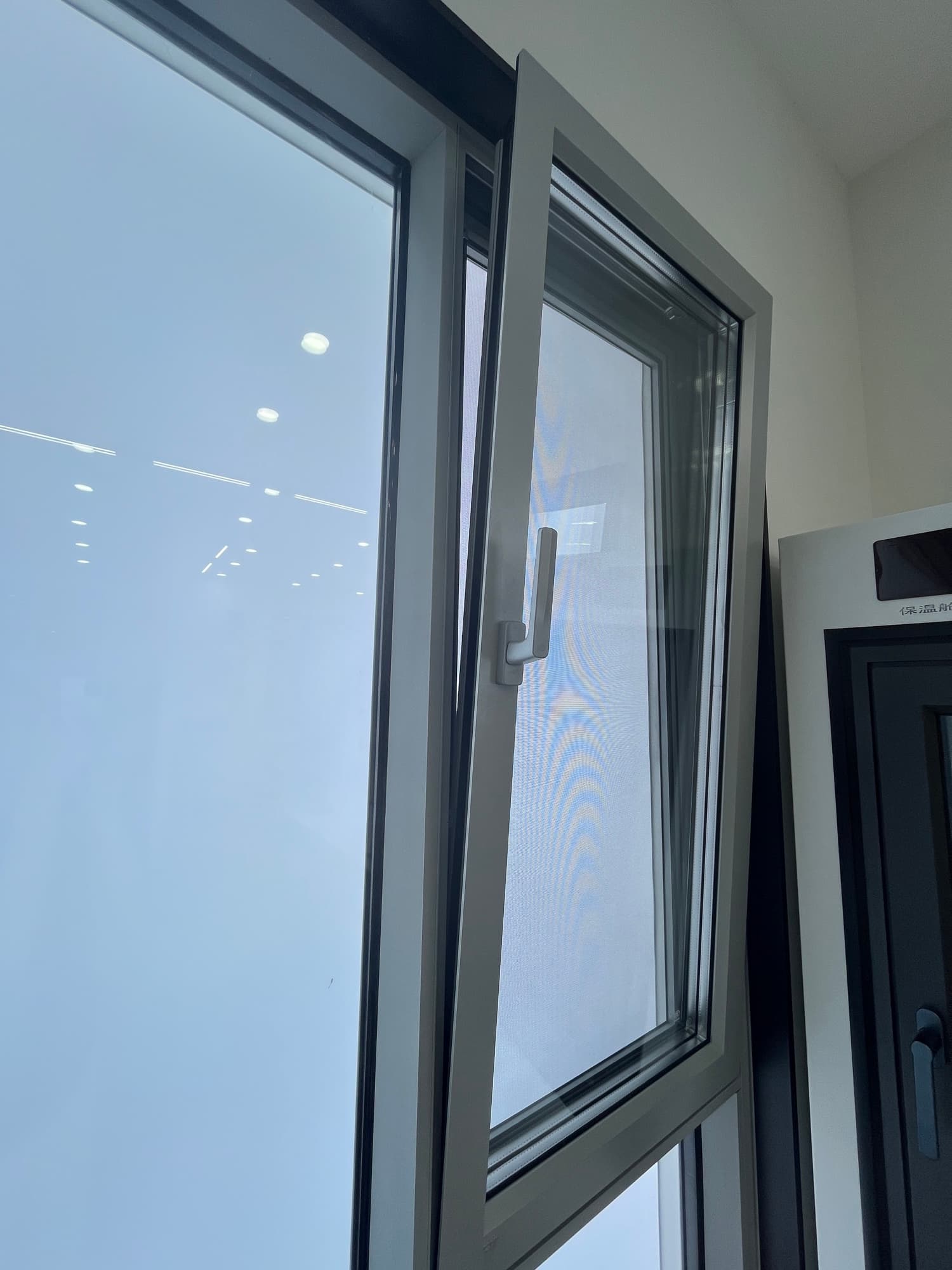 SKATE aluminum tilt-and-turn window — thumbnail 6